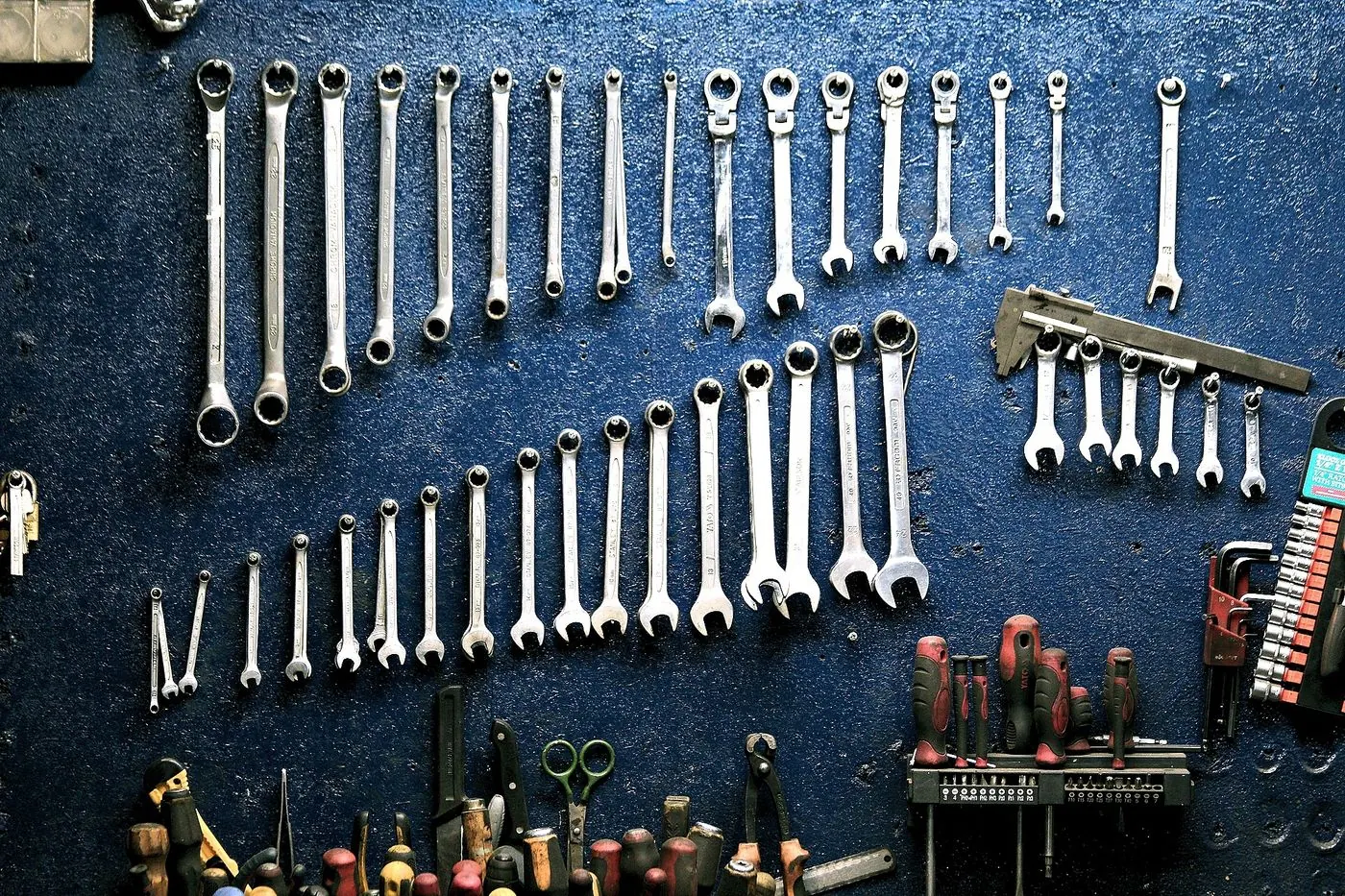 Herramientas de taller — el backup es ingeniería, no una pegatina de marca